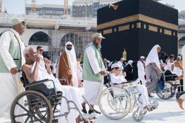 Ilustrasi, jasa pendorong kursi roda di Masjidil Haram. Foto: Aspek.id